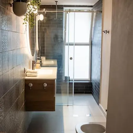 דירת גן מדהימה בלב נווה צדק Villa Tel Aviv Exterior photo
